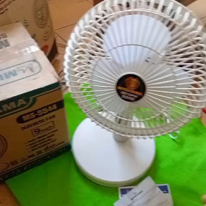 H86 Kipas Angin Meja Mitsuyama PORTABLE 9 inchDesk Fan Duduk 9" SNI Original meja in 2 kecepatan putaran 180 derajat desain kompak fungsionalitas kerja ruang tamu kamar tidur sejuk arah aliran Ukuran baling Daya 25 w Efisien praktis udara Desain minimalis