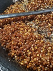 kerupuk kulit sapi mentah 10 kg/kerupuk sapi/makanan khas Sunda/cemilan tradisional/bahan makanan/kerupuk kulit sapi kering/kerupuk sapi mentah/jual kerupuk kulit sapi mentah/lapuan kerupuk kulit
