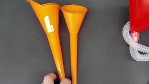 Phễu Dầu Thân Dài Chống Bắn Nước Bằng Nhựa Dụng Cụ Đổ Nhiên Liệu Cho Xe Máy Phụ Kiện Đổ Xăng Ô Tô