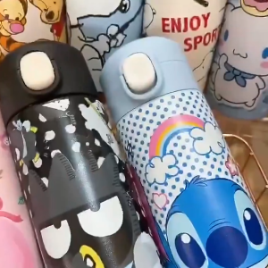 LVYIMAO 🎁free giftจัดส่ง 2-3 วัน420 มล. ขนาดใหญ่ Sanrio ขวดน้ำฉนวนกันคาร์ตูนนักเรียนขวดน้ำ 304 ขวดน้ำทนทานสแตนเลสหนา ขวดน้ำเย็นฤดูร้อน ของขวัญนักเรียน