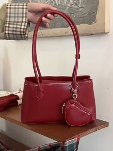 Chic Leather Heart-Shaped Tote with Detachable Coin Purse