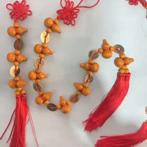 已开光 招财葫芦挂件 Peach Wood Gourd String Five Emperors Coins Opposite The Door Eight Emperors Copper Coins for The Entrance Door Chinese Knot Hanging Gift for The Bedroom 九五之尊桃木葫芦串五帝钱门对门八帝铜钱入户大门卧室中国结挂件礼物