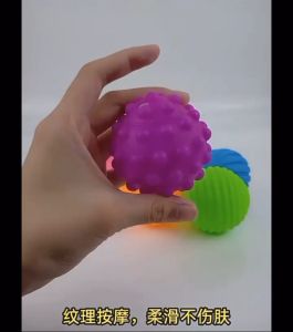 6pcs Baby Sensory Ball Toys Baby Ball Teether Soft Bell Rubber Baby Early Learning Sensory Toy Squishy Toy Mainan Ball