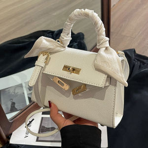 กระเป๋าสตางค์สี่เหลี่ยมเล็กหรูหรา กระเป๋าสะพายไหล่ข้างเดียว กระเป๋าสะพายข้างใต้วงแขน กระเป๋าสตางค์แบบหนัง PU ทรงสี่เหลี่ยมเล็ก