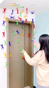 Mainan Melekat Dinding Small Wall Climbing Plastic Flip Sticky Man Toys Stretchy Kids Party Toy 爬墙人