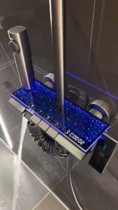 ชุดฝักบัว ฝักบัว ฝักบัวแรงดันสูง ตัวควบคุมผลิตจากทองเหลืองแข็งแรง ฝักบัวมีไฟ มี 3 สไตล์ให้เลือก