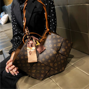 GURDIER Hong Kong Brand Womens Tote Bag Irregular Leather Handbag Fashionable Shoulder Bag Casual Geometric Pattern Soft Polyester Lining