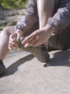 Vibram FiveFingers Spyridon Evo รองเท้ากีฬาพีวีซี ปรับได้ Velcro สำหรับกลางแจ้ง ฝึกและเดินป่า สีดำ