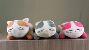 Boneka Kucing Dengan Suara/Lying Cat With Sound Ukuran M & L