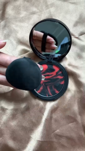 Candy Bella Lava Oil Control Powder แป้งพัฟควบคุมความมันใช้ในระหว่างวัน ตลับแดงดำ