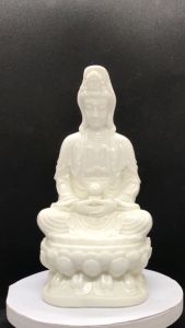 Tượng phật quan âm ôm ngọc đức mẹ quan âm tay cầm hòn ngọc (nhiều màu sắc) cao 26 cm. trang trí tiểu cảnh bonsai ghép lũa để bàn trà phòng khách bàn làm việc trên ô tô đồ thờ cúng phong thủy…