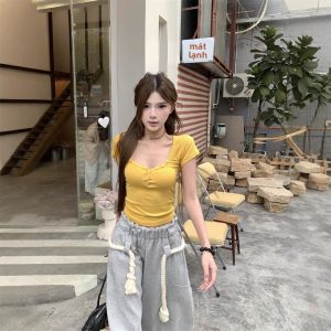 Áo Thun Nữ Cổ Chữ V Tay Ngắn Mùa Hè Ôm Vừa Vặn Thiết Kế Bên Trong Gợi Cảm Đơn Giản Giúp Thon Gọn Ngắn Đa Năng Thời Trang