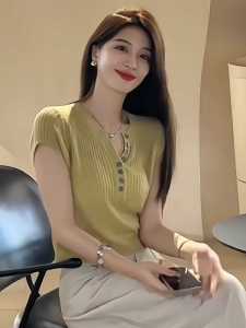 Fashionable Slim Fit V-Neck Ice Silk Knitted Short Sleeve T-Shirt Womens Summer New Style Elegant Short Top Korean Version