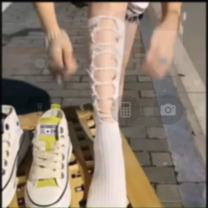 [Phong Cách Đường Phố Mới] Tất Kiểu Rách Dành Cho Các Bạn Trẻ Trung Kết Hợp Với Các Outfit Đường Phố Siêu Hợp Siêu Xinh