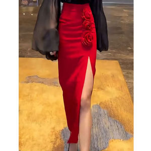 กระโปรงสั้นทรงเอเอวสูงสีแดง กระโปรงทรงเอเข้ารูปสไตล์ฝรั่งเศส ลายดอกไม้ 3 มิติ กระโปรงยาวเปิดหน้า กระโปรงสั้นสุดเท่สำหรับผู้หญิง