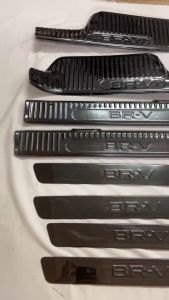Ốp bậc cửa nẹp bước chân trong ngoài xe Honda BRV 2022-2024 chất liệu Titan cao cấp