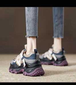 รองเท้าผ้าใบลำลองหนังแท้ส้นหนาสำหรับผู้หญิง สีแดง ทรงลำลอง ฤดูใบไม้ผลิ 2025 รองเท้าผ้าใบลำลองแบบใหม่ รองเท้าผ้าใบสปอร์ต