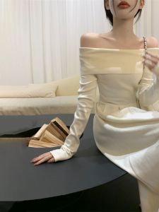 ชุดเดรสไปเที่ยวฤดูใบไม้ร่วง/ฤดูหนาวสำหรับผู้หญิง ทรงเข้ารูป เอวเข้ารูป กระโปรงทรงเอ แขนยาว คอวี ผ้าฝ้ายผสมโพลีเอสเตอร์