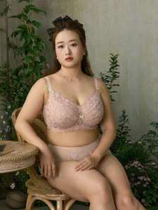Breathable Minimizing Support Bra for Full-Busted