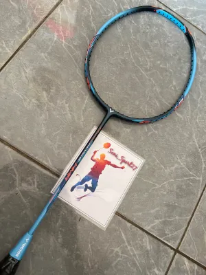Raket Bulutangkis Victor Thruster HMR Original - Tiga Raket Berwarna Biru dan Oranye - Tas Hitam Victor - Paket Yonex - Kartu Gambar Pemain Bulutangkis
