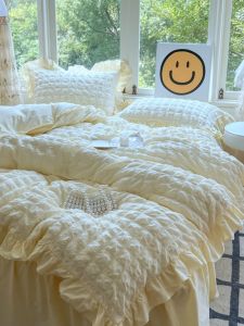 ชุดเครื่องนอนสี่ชิ้นผ้าตาข่ายชายระบายสไตล์เจ้าหญิงสำหรับสาวๆหอพักนักเรียน1.2ชุดสามชิ้นแบบกระโปรงบนเตียง4