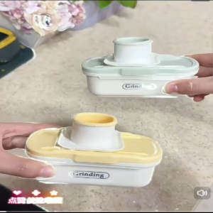 Manual with Hand Guard Ginger Grinding Grater Household 2 in 1 Mini Plastic Garlic Smasher