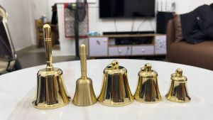 Chuông lắc cầm tay bằng đồng có cán và không cán cao 13cm 9.8cm 6.7cm 6.2cm 5.2cm