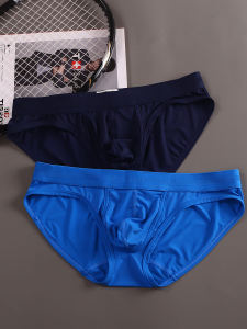 กางเกงชั้นในชายเอวต่ำทรงสามเหลี่ยมเนื้อผ้าไหมน้ำแข็งเนื้อนุ่มยืดหยุ่นสูง กางเกงชั้นในชายทรงเข้ารูปสุดเซ็กซี่สำหรับเยาวชน