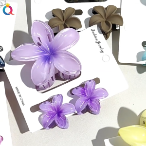 Bộ Kẹp Tóc Hoa Sứ – Hot Trend Mùa Đi Biển vibe nàng thơ giữa biển xanh – cát trắng – nắng vàng🌸🌴