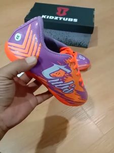 KIDZTUBS Sepatu Futsal Anak Paket Komplit Sepatu Futsal Tas Skin Deker Kaos Kaki Usia 6-10 Tahun Size 28 29 30 31 32 33 34 35 36 37 KDZ1526011625