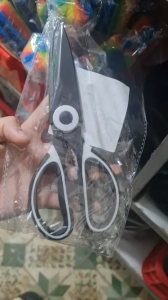 Kéo nhà bếp có nắp đậy màu đen