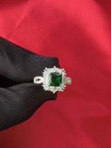 Diamcity (Free Gra Certificate) Cincin Grup Berlian Penuh Moissanite Green Fashion