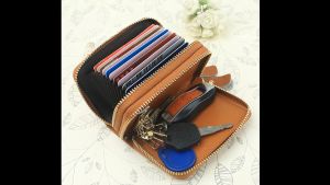 Ví da đựng thẻ ngân hàng và chìa khóa cầm tay