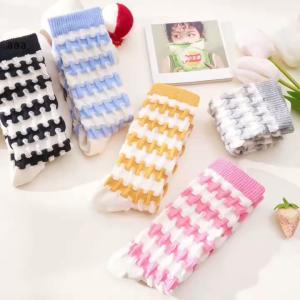 Tất Dài Họa Tiết Caro Mềm Mịn Cho Nữ Mùa Đông Ấm Áp Dễ Thương Chuẩn Style Hàn Quốc Nhiều Màu Trẻ Trung