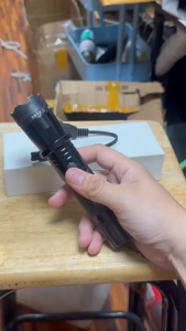 ไฟฉายแรงสูง LED แบบพกพา รุ่น 2013 สำหรับกิจกรรมกลางแจ้ง และการเดินป่า พร้อมส่ง