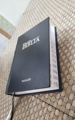 ANG BIBLIA TAGALOG COMPACT HARD BOUND 1982 EDITION - LUMA AT BAGONG TIPAN