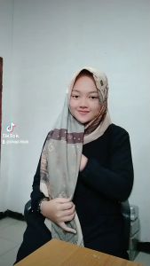 Hijab segi empat voal motif premium terbaru 2023