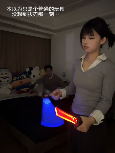 Retractable Lightsaber Toy LED Double Blade Light Sword Cosplay Party Kids Gift 2Pcs Set Use