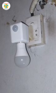 Đui đèn cảm ứng cắm điện E27 siêu tiện lợi - Đui đèn E27 cắm phích cảm ứng sáng đèn khi có người tới (chỉ hoạt động trong bóng tối)