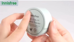 Innisfree Sebum Control Mineral Pact 5g Natural Mint & Jeju Volcanic Clay Oil-Absorbing Finishing Powder for Oily & Combination Skin Types