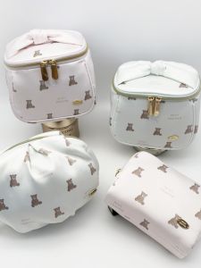 กระเป๋าใส่เครื่องสำอางทรงลูกบาศก์พิมพ์ลายหมีน่ารัก Petit Trouver กระเป๋าใส่กระดาษชำระทรงสี่เหลี่ยมจัตุรัส กระเป๋าใส่ของใช้ในบ้าน