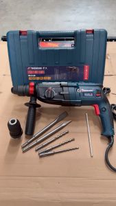 รุ่นใหญ่ สว่านโรตารี่ 2-28 The Boss กำลังไฟ 2500วัตต์ โหมดการทำงาน 3ระบบ (เจาะธรรมดา/เจาะคอนกรีต/เจาะสกัด) เปลี่ยนหัวได้ ใช้ในงานทั่วไป หนักงานเบา-หนักทนทาน อายุการใช้งานนาน พร้อมรับประกัน 1ปี *ถ่ายรูปสินค้าจริง*