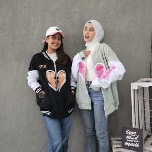 Jaket Kekinian Wanita: Pilihan Terbaik Untuk Outfit Hijab