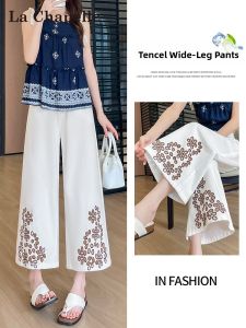 La Chapelle | Slimming Loose Fit White Flower Cutout Nine Inch Denim Pants