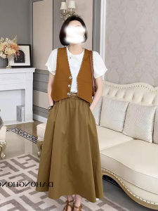 เสื้อกั๊กแขนกุดคอวีสีคาราเมลสไตล์ย้อนยุคสำหรับผู้หญิงในช่วงต้นฤดูใบไม้ผลิปี 2025 เสื้อคลุมกันหนาวคอวีสีน้ำตาลทรายที่ย้อนยุคและสง่างาม