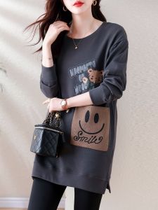 เสื้อสเวตเตอร์คอตั้งทรงหลวมพิมพ์ลายตัวอักษรสำหรับผู้หญิง ฤดูใบไม้ร่วง 2023 เสื้อคลุมกันหนาวแบบยาวปานกลาง ขนแกะ แฟชั่น เสื้อคลุมกันหนาว ฤดูใบไม้ผลิ