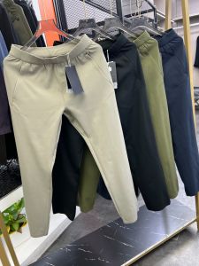 กางเกงกีฬาทรงสลิมฟิตสำหรับผู้ชาย ทรงหลวมครึ่งแข้ง กางเกงขายาวทรงสลิมฟิตสำหรับกลางแจ้ง ทรงหลวมครึ่งแข้ง ทรงหลวมครึ่งแข้ง