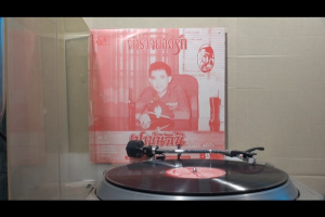 1 แผ่นเสียง 12นิ้ว S15 ยอดรัก สลักใจ เปาบุ้นจิ้น แผ่นVG+ริ้วรอยบาง เสียงรบกวนเล็กน้อยปานกลาง ไม่มีรอยลึก แผ่นล้างทำความสะอาดแล้ว ปกมีรอยเขียนVG+มีตำหนิขอบนิดหน่อย ขอบไม่ขาด สันไม่ทะลุ