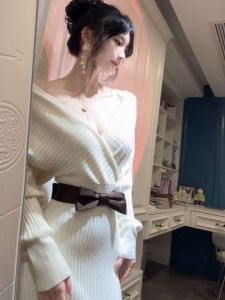 CHANGTONG | Đầm Knit Ôm Vòng Cổ V Quyến Rũ