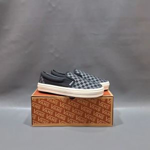 SEPATU VANS21 SLIP ON VAULT OG CHECKERBOARD HITAM ABU-ABU KANVAS 36-43